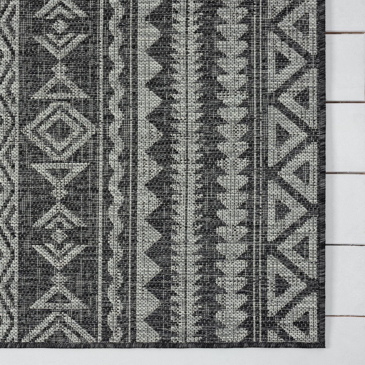 Alis 421 Charcoal Runner