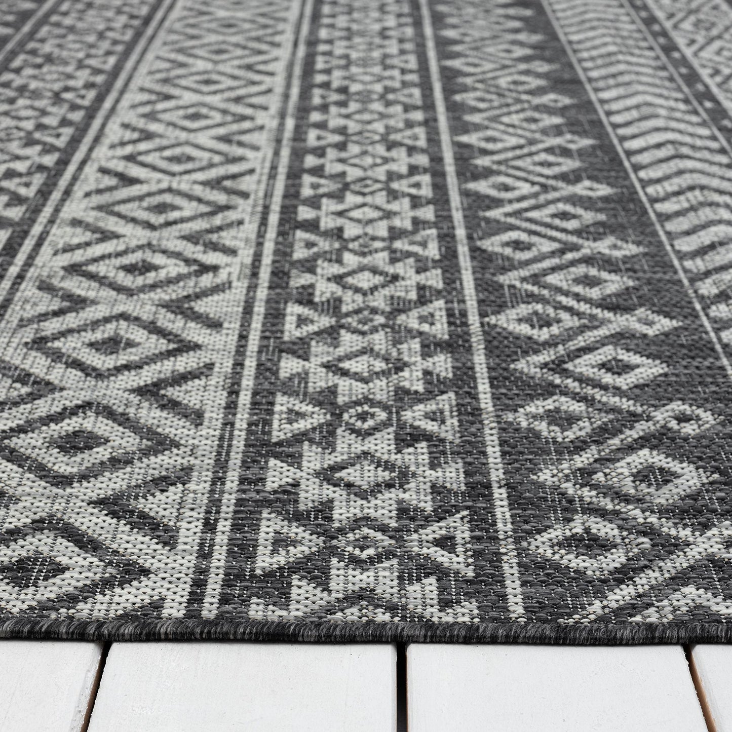 Alis 421 Charcoal Runner