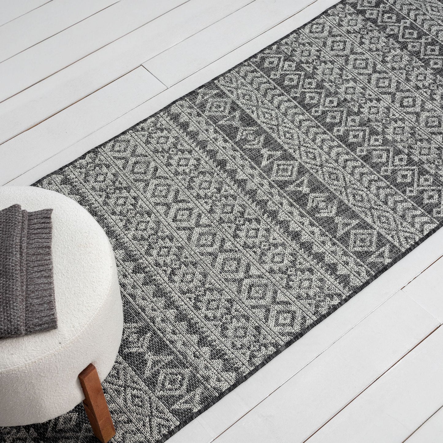 Alis 421 Charcoal Runner